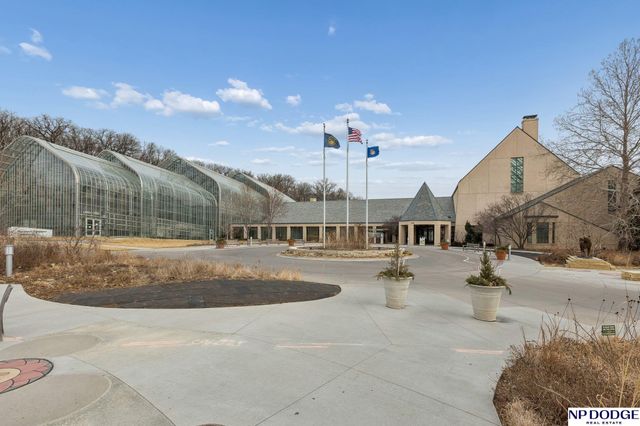 206 Bancroft Plaza, Omaha, NE 68108