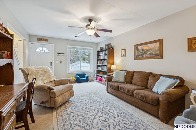 206 Bancroft Plaza, Omaha, NE 68108
