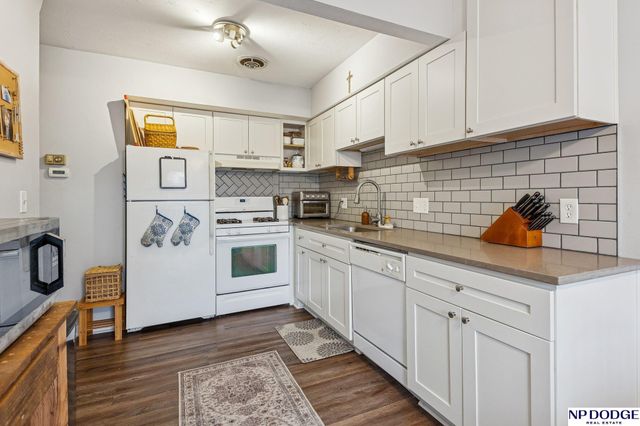 206 Bancroft Plaza, Omaha, NE 68108