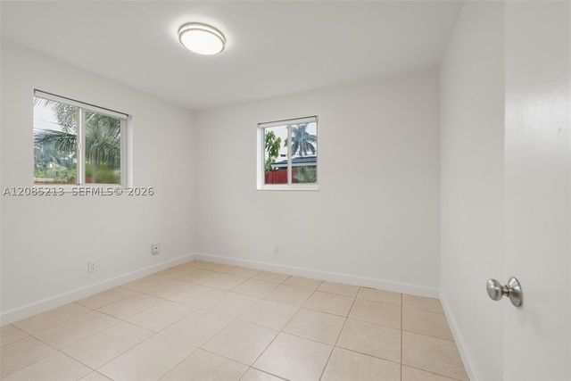 5820 NE 2nd Ave, Oakland Park, FL 33334