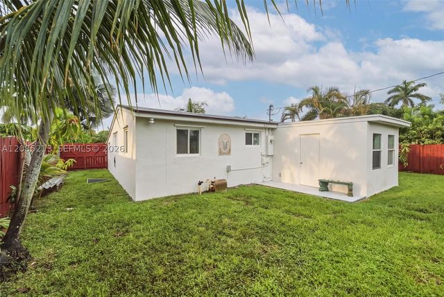 5820 NE 2nd Ave, Oakland Park, FL 33334