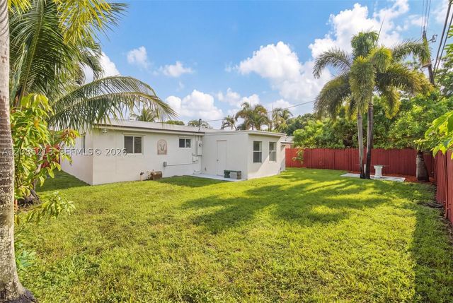 5820 NE 2nd Ave, Oakland Park, FL 33334