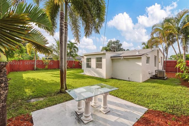 5820 NE 2nd Ave, Oakland Park, FL 33334