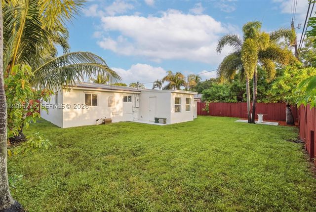 5820 NE 2nd Ave, Oakland Park, FL 33334