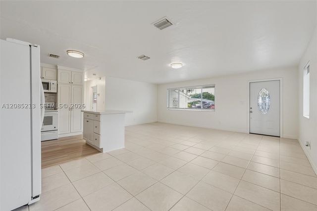 5820 NE 2nd Ave, Oakland Park, FL 33334