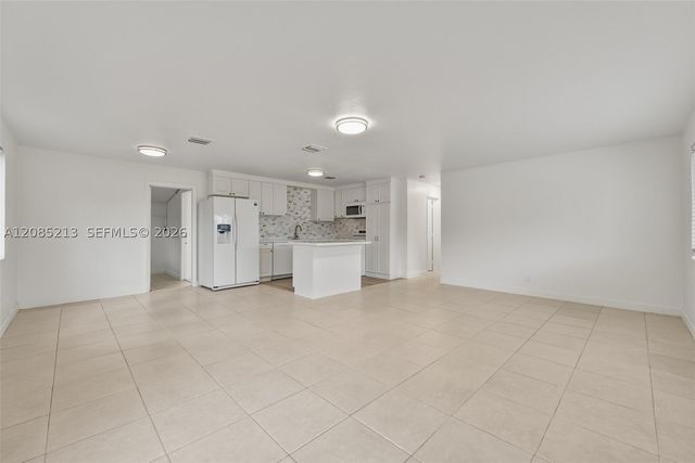 5820 NE 2nd Ave, Oakland Park, FL 33334
