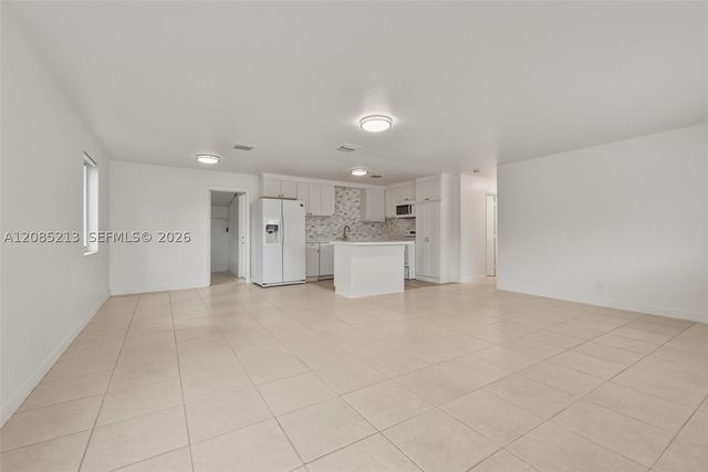 5820 NE 2nd Ave, Oakland Park, FL 33334