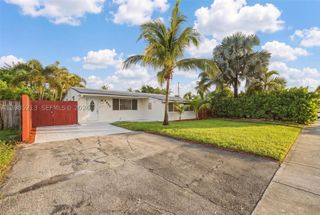 5820 NE 2nd Ave, Oakland Park, FL 33334