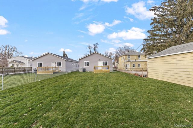 4845 Harding St, Dearborn Heights, MI 48125