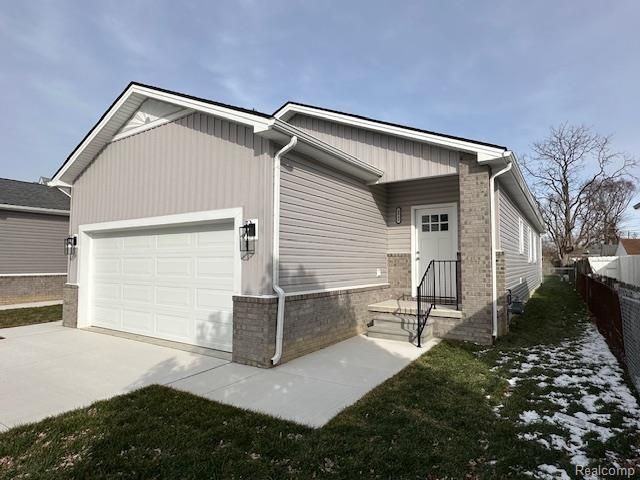 4845 Harding St, Dearborn Heights, MI 48125