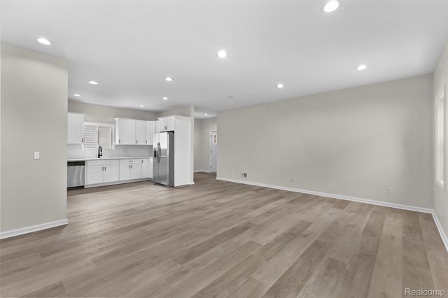 4845 Harding St, Dearborn Heights, MI 48125