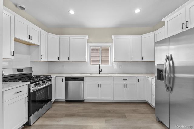 4845 Harding St, Dearborn Heights, MI 48125