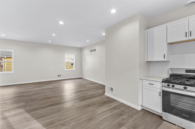 4845 Harding St, Dearborn Heights, MI 48125