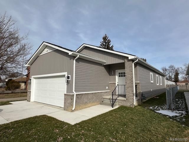 4845 Harding St, Dearborn Heights, MI 48125