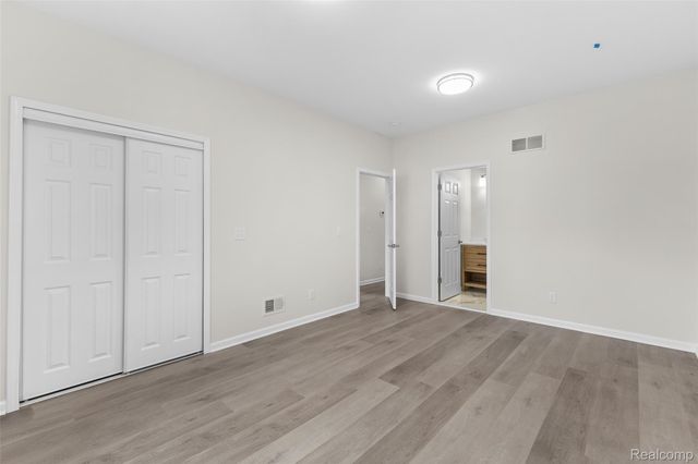 4845 Harding St, Dearborn Heights, MI 48125