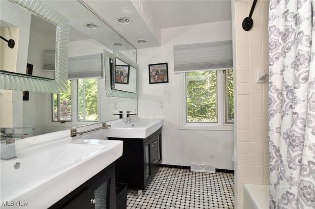 30700 Ainsworth Drive, Pepper Pike, OH 44124