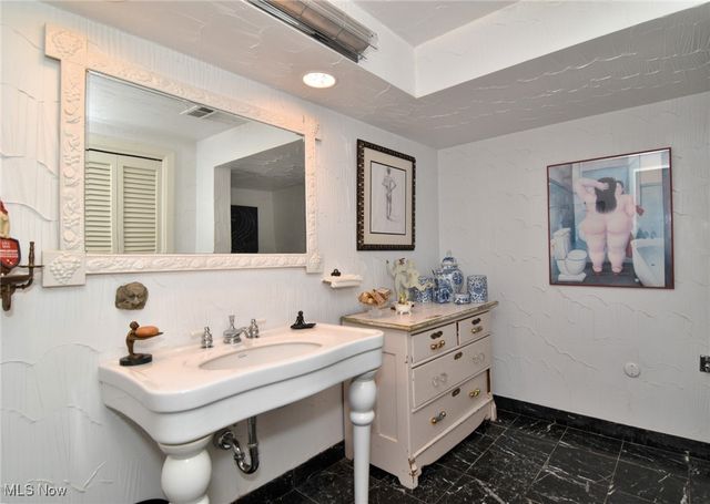 30700 Ainsworth Drive, Pepper Pike, OH 44124