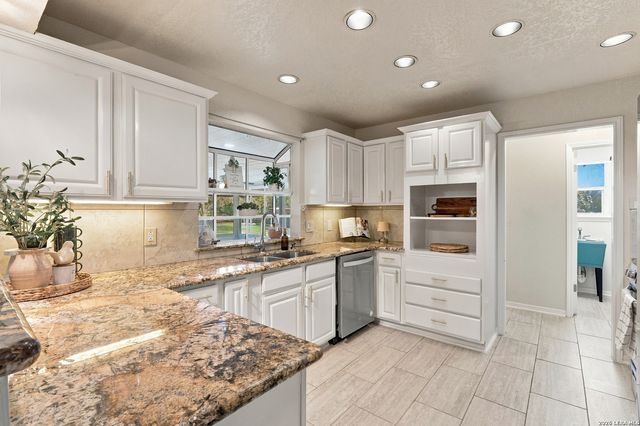511 DEER CROSS LN, San Antonio, TX 78260