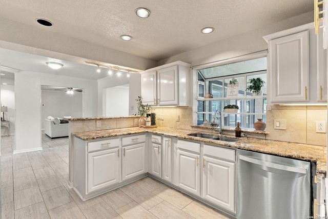 511 DEER CROSS LN, San Antonio, TX 78260