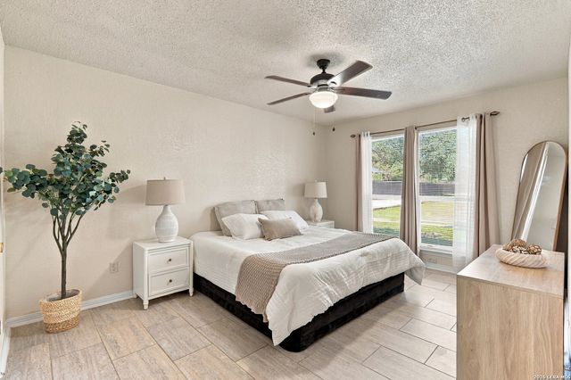 511 DEER CROSS LN, San Antonio, TX 78260