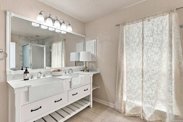 511 DEER CROSS LN, San Antonio, TX 78260