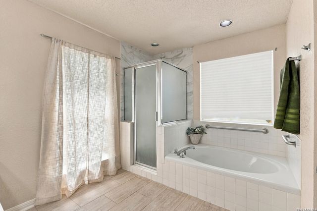 511 DEER CROSS LN, San Antonio, TX 78260