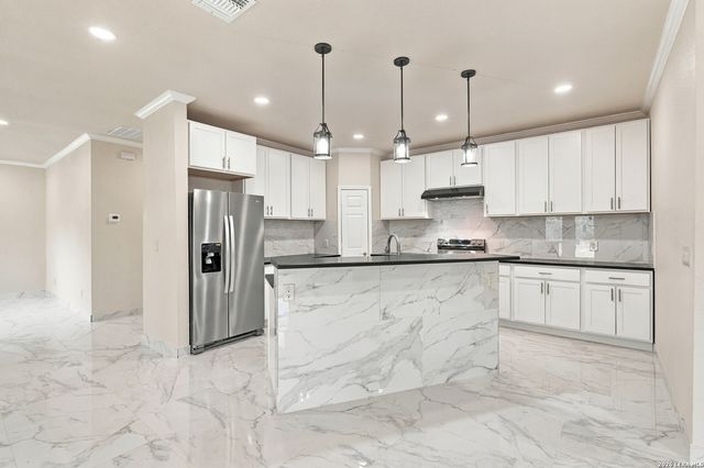 511 DEER CROSS LN, San Antonio, TX 78260