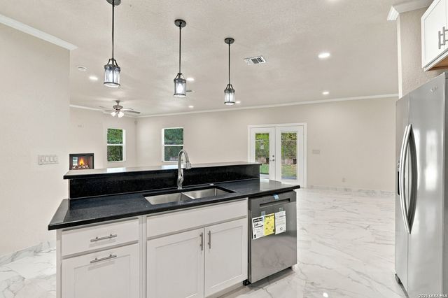 511 DEER CROSS LN, San Antonio, TX 78260