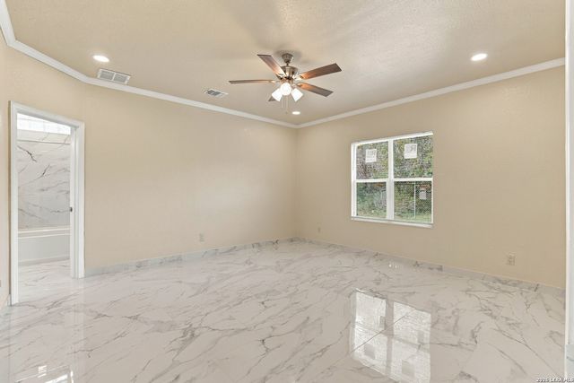 511 DEER CROSS LN, San Antonio, TX 78260