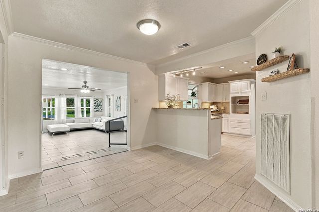 511 DEER CROSS LN, San Antonio, TX 78260