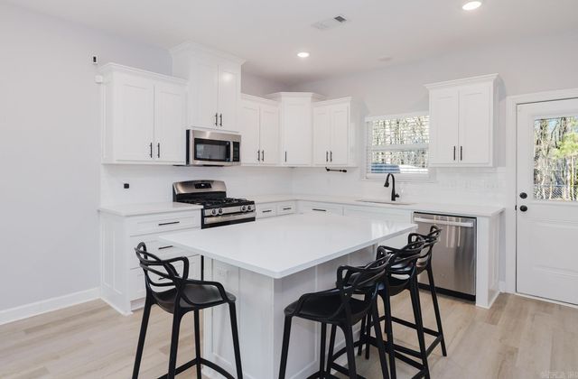 1104 Grand Teton Dr, Benton, AR 72019