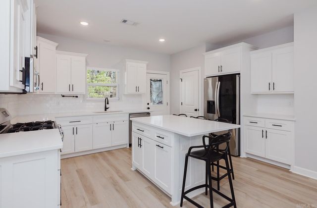 1104 Grand Teton Dr, Benton, AR 72019