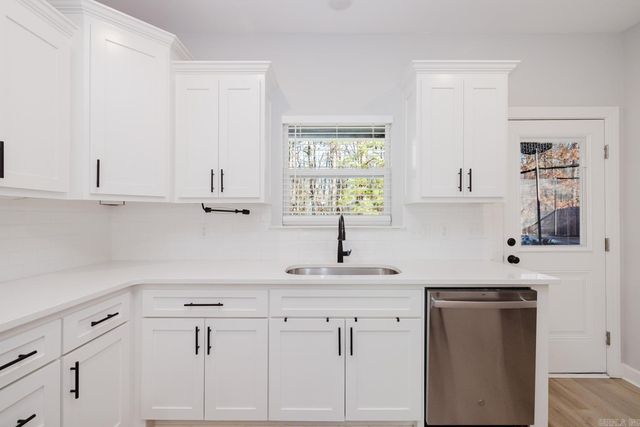 1104 Grand Teton Dr, Benton, AR 72019