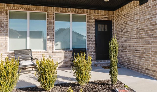 1104 Grand Teton Dr, Benton, AR 72019