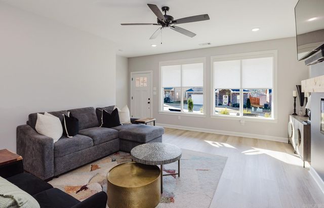 1104 Grand Teton Dr, Benton, AR 72019