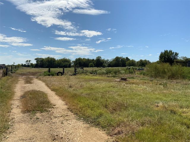 8989 Fm 141 RD, Dime Box, TX 77853