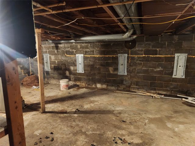 506 Rock Island W, Knoxville, IA 50138