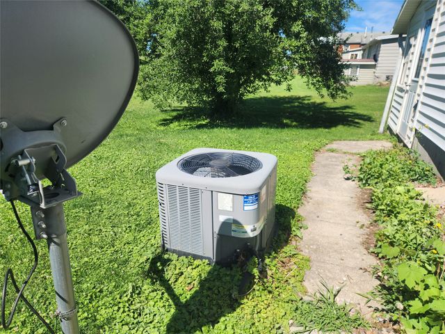 506 Rock Island W, Knoxville, IA 50138