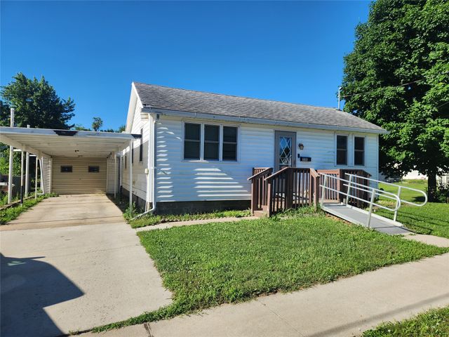 506 Rock Island W, Knoxville, IA 50138