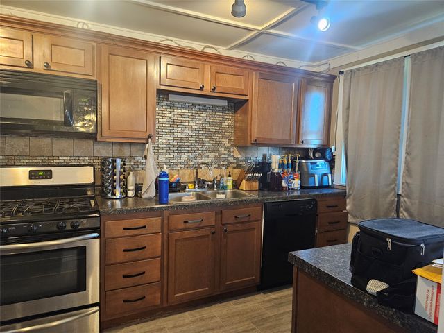 506 Rock Island W, Knoxville, IA 50138