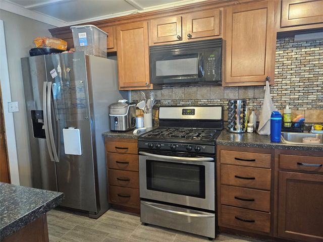 506 Rock Island W, Knoxville, IA 50138