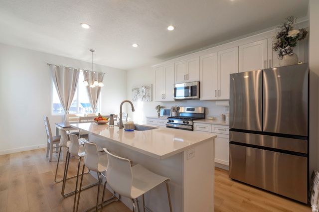 8254 W CASCADE VIEW WAY, Magna, UT 84044