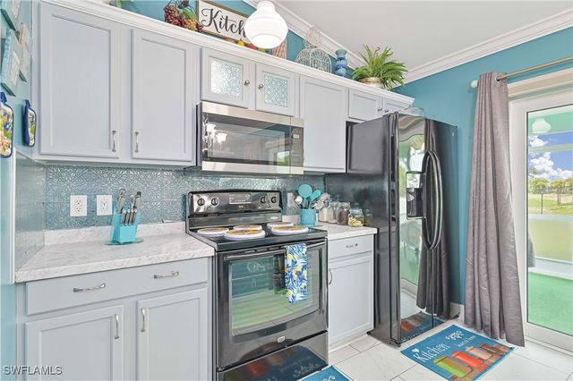 1902 NW 2nd PL, Cape Coral, FL 33993