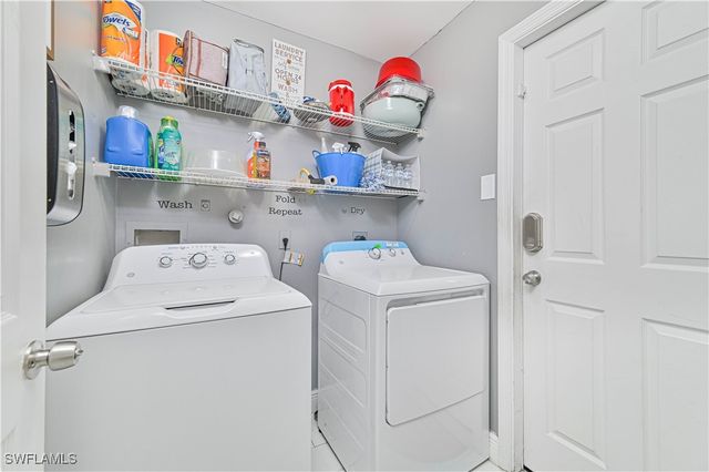 1902 NW 2nd PL, Cape Coral, FL 33993