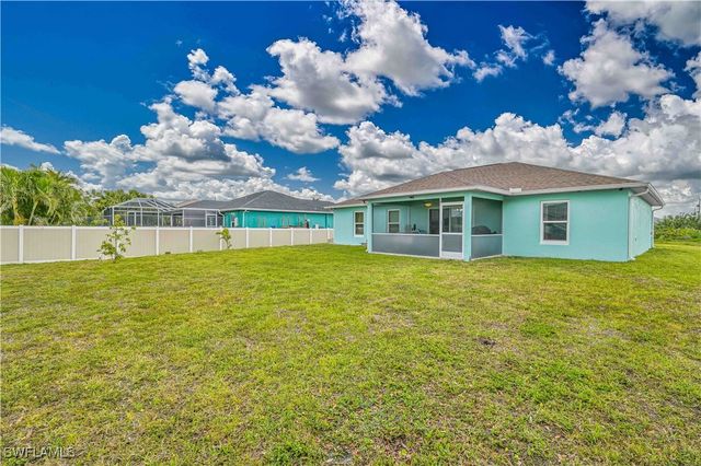 1902 NW 2nd PL, Cape Coral, FL 33993