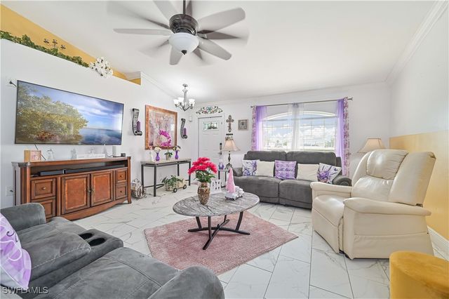 1902 NW 2nd PL, Cape Coral, FL 33993