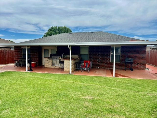 1044 NW 19th Street, Moore, OK 73160