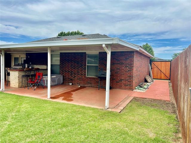 1044 NW 19th Street, Moore, OK 73160