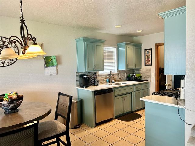 1044 NW 19th Street, Moore, OK 73160