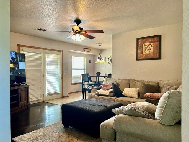 1044 NW 19th Street, Moore, OK 73160